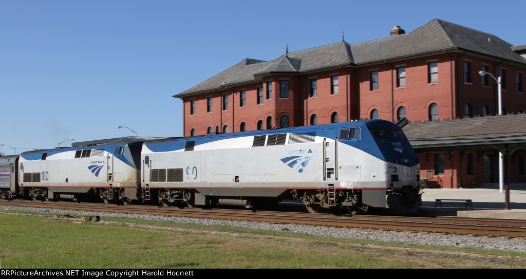 AMTK 90 & 180 bring train P092 into the station